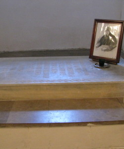 Grave_of_Dosiphea_(Princess_Tarakanoff)_in_Novospassky_Monastery