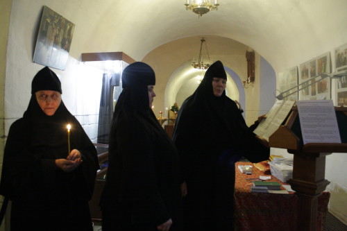 Панихида в Новоспасском монастыре у гробницы монахини Дос