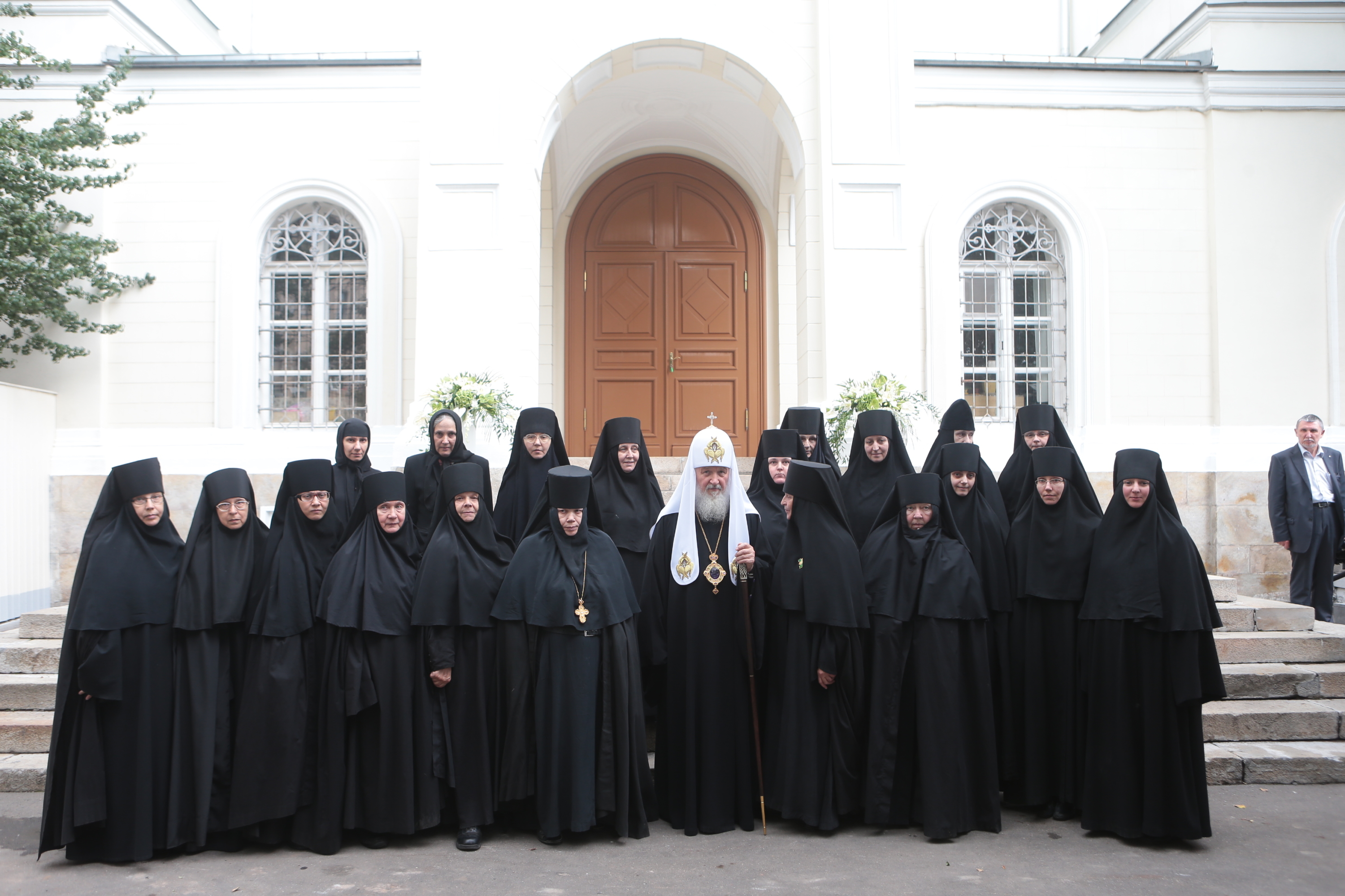 Монастырь кобрин спасский женский. Мужчины в монастыре. Оптина пустынь монахини. Женское монашество. Монахиня, игуменья, послушница.